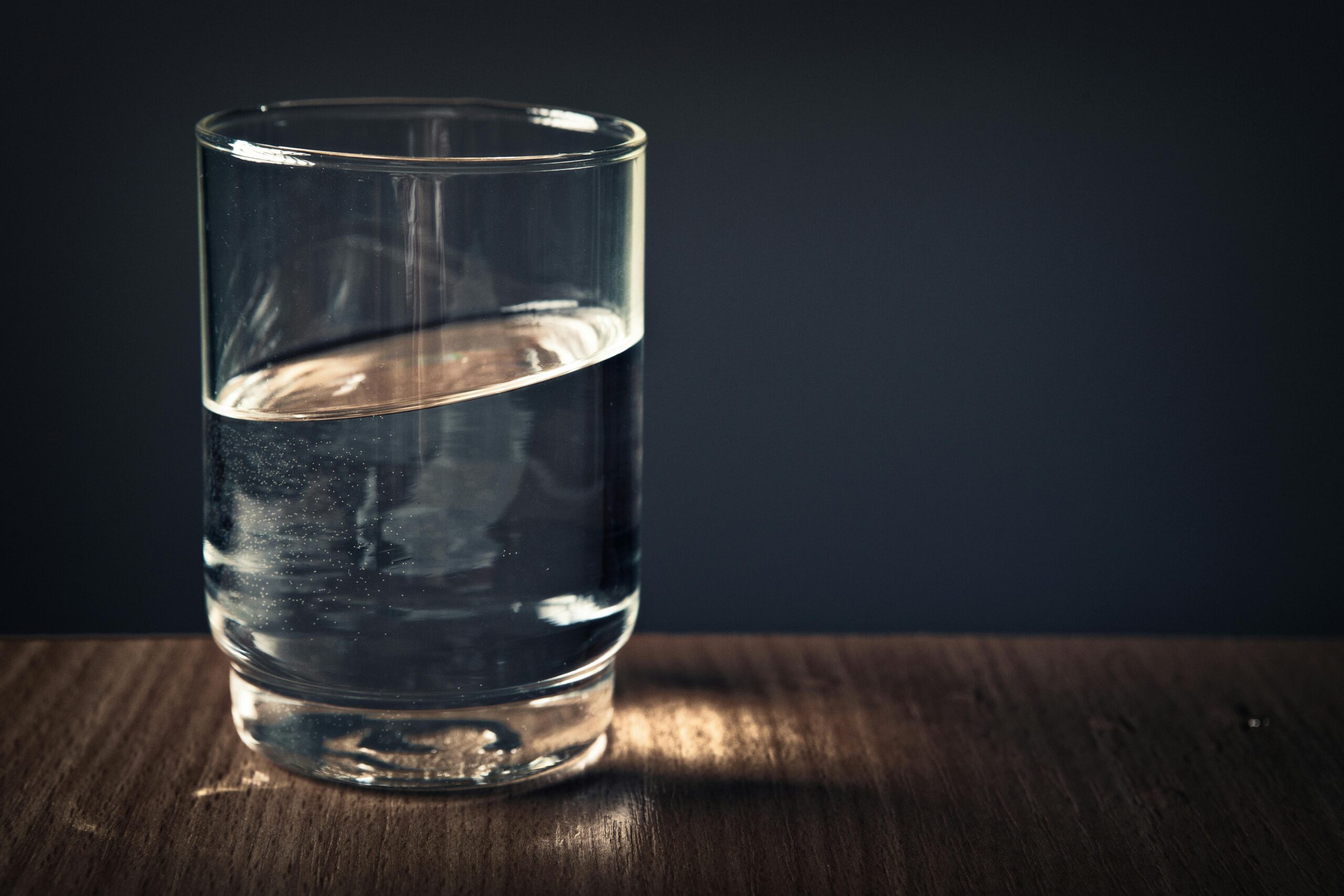 still water in clear cupsc - pexels